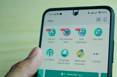 Bandung, Endonezya - 19 Nisan 2024: Android akıllı telefonunda ana Menü Satu Sehat uygulaması
