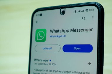 Bandung, Endonezya - 19 Nisan 2024: Whatsapp akıllı telefon uygulaması