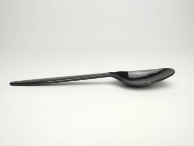 Plastik kaşık beyaz arkaplanda izole.