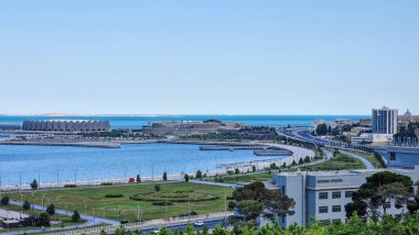 Bakü, Azerbaycan 'ın başkenti. Sovyet-Müslüman karışımının modernist tarzda harika bir karışımı.