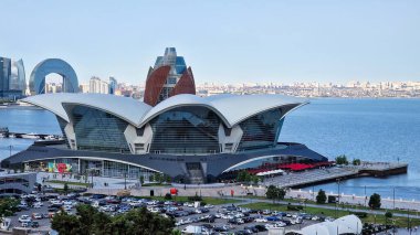 Bakü, Azerbaycan 'ın başkenti. Sovyet-Müslüman karışımının modernist tarzda harika bir karışımı.