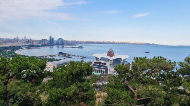 Bakü, Azerbaycan 'ın başkenti. Sovyet-Müslüman karışımının modernist tarzda harika bir karışımı.