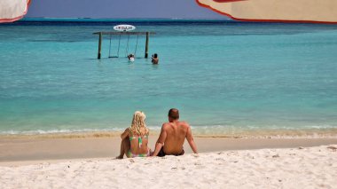 Cennet Maldivleri, sadece beyaz plajlar ve turkuaz su, erkek, Maafushi ve Gulhi Adası değil.