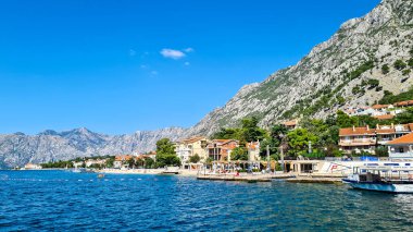 Karadağ 'ın Adriyatik Denizi' ndeki Kotor Körfezi 'nin kara ve suyundan keşif