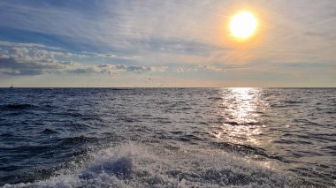 Karadağ 'ın Adriyatik Denizi' ndeki Kotor Körfezi 'nin kara ve suyundan keşif