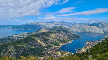 Karadağ 'ın Adriyatik Denizi' ndeki Kotor Körfezi 'nin kara ve suyundan keşif