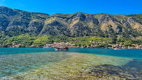 Karadağ 'ın Adriyatik Denizi' ndeki Kotor Körfezi 'nin kara ve suyundan keşif