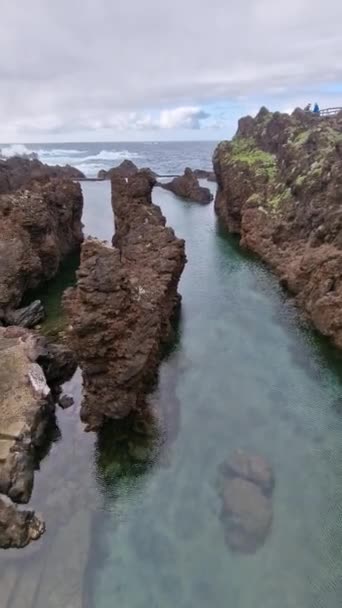 马德拉莫尼兹港壮观的天然游泳池 — 图库视频影像