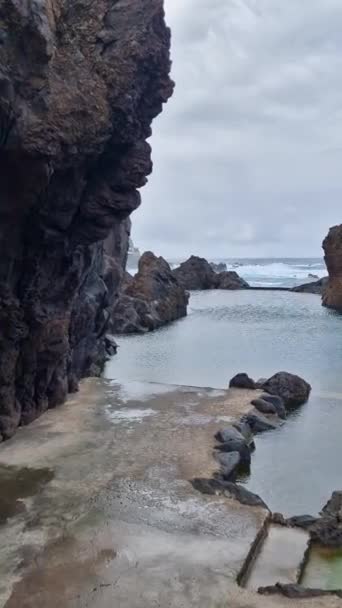 Spectaculaire Natuurlijke Zwembaden Porto Moniz Madeira — Stockvideo