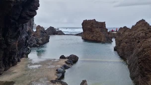 Porto Moniz Madeira Olağanüstü Doğal Yüzme Havuzları — Stok video