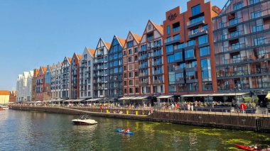 Polonya 'daki Pomerania' nın başkenti Gdansk 'ın eski kasabasında bir yürüyüş..