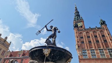 Polonya 'daki Pomerania' nın başkenti Gdansk 'ın eski kasabasında bir yürüyüş..