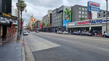 Hollywood Bulvarı ve Şöhret Yolu, Los Angeles, Kaliforniya 'da ikonik bir kültür simgesi oluşturur. Eğlence endüstrisinin ışıltısı ve cazibesi burada birleşir. Efsanevi kişiliklerin isimleri ve yıldızlarıyla süslenir.