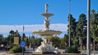 Büyüleyici eski Valencia turumuza katılın! İpek Borsası ve Valencia Katedrali gibi ikonik yapıları keşfet ve uzman rehberlerimizle 2000 yıllık tarihi gün ışığına çıkar. Unutulmaz bir deneyim için rezervasyon.!