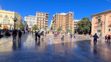 Büyüleyici eski Valencia turumuza katılın! İpek Borsası ve Valencia Katedrali gibi ikonik yapıları keşfet ve uzman rehberlerimizle 2000 yıllık tarihi gün ışığına çıkar. Unutulmaz bir deneyim için rezervasyon.!