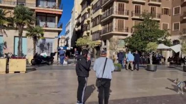 Büyüleyici eski Valencia turumuza katılın! İpek Borsası ve Valencia Katedrali gibi ikonik yapıları keşfet ve uzman rehberlerimizle 2000 yıllık tarihi gün ışığına çıkar. Unutulmaz bir deneyim için rezervasyon.!