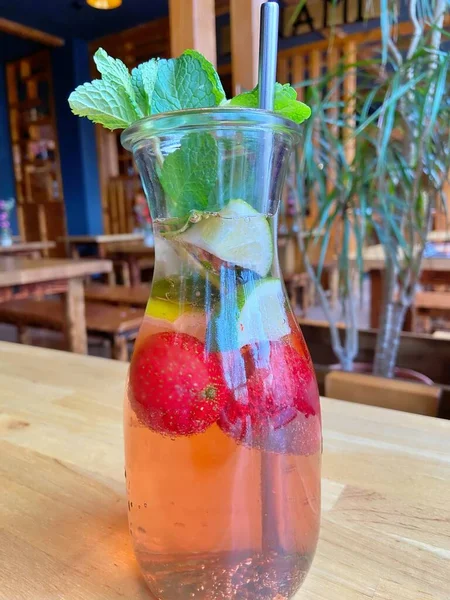 çilek ve nane ile yaz kokteyli