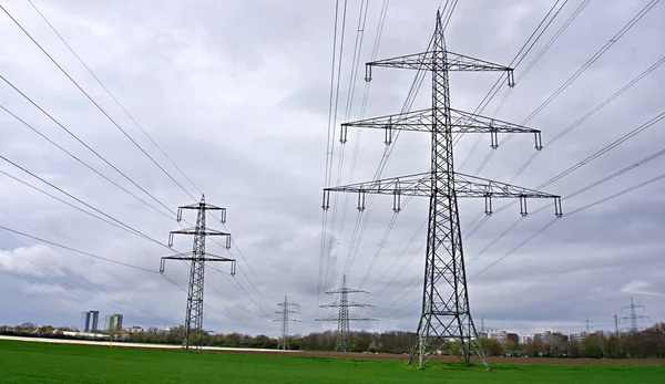 yüksek voltaj güç hatları