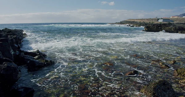 Puerto de la Santiago, Tenerife 'deki okyanus kıyısında. Kanarya Adaları, İspanya.