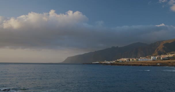 Rotspartijen Puerto Santiago Tenerife — Stockvideo