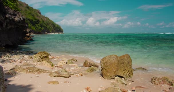 Schöne Küste Tropischen Green Bowl Beach Bali Mit Kristallklarem Azurblauem — Stockvideo