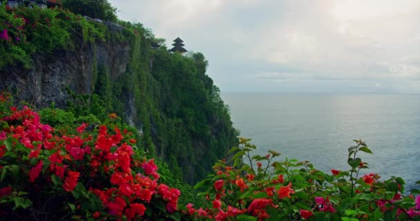 Uluwatu Temple Located Edge High Cliff Overlooking Ocean Bali Island — ストック動画