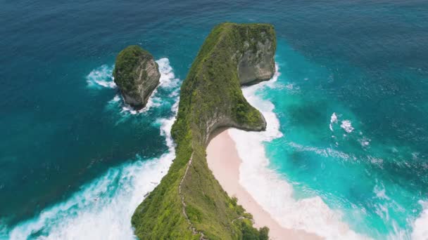 Nusa Penida Island Bali Best Tourist Attraction Kelingking Beach Aerial — Stockvideo