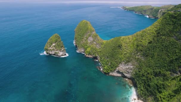 Tropical Rocky Coastline Island Nusa Penida Bali Indonesia Manta Bay — Stockvideo