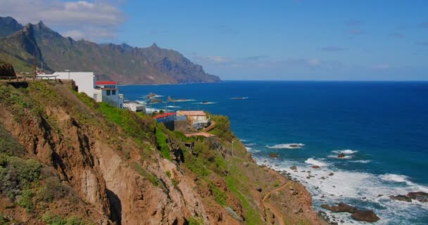 Ondas Oceânicas Colidem Rochas Pulverizam Praia Benijo Tenerife Ilhas Canárias — Vídeo de Stock