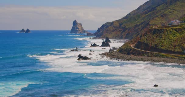 Scénická Krajina Oceánské Pobřeží Dálnice Blízkosti Krásného Moře Zelené Kameny — Stock video