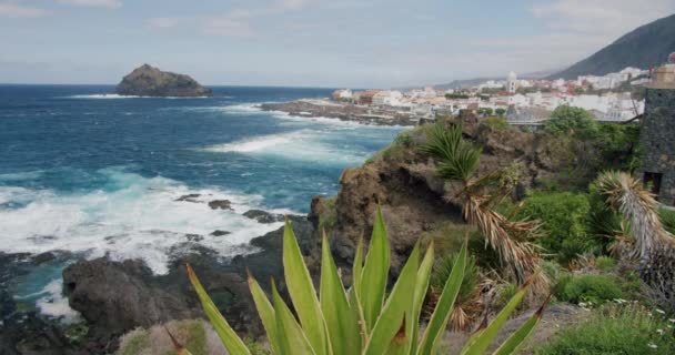 Hermosa Ciudad Garachico Orillas Montaña Volcánica Isla Canaria Tenerife — Vídeos de Stock