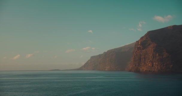 Águas Calmas Oceano Falésias Los Gigantes Tenerife Ilhas Canárias Espanha — Vídeo de Stock