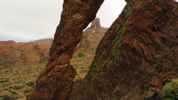 皇后的鞋子 Teide国家公园的地质特征 Tenerife 西班牙 山岩组的孔洞 火山荒废的徒步旅行区 — 图库视频影像