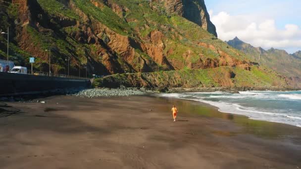 Morning Cardio Workout Fresh Air Jogging Ocean Waves Mountain Landscape — Video Stock