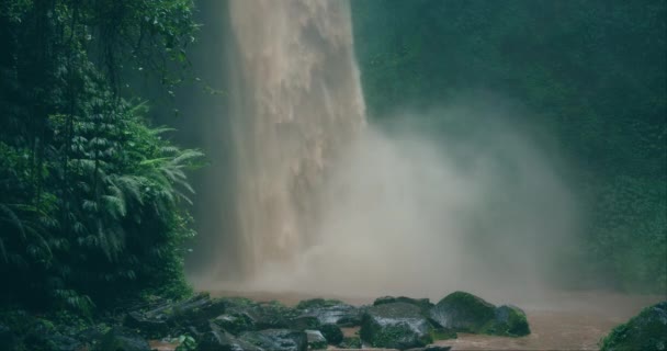 Přírodní Moc Majestát Vodopádu Nungnung Bali Indonésie Svěží Zelený Tropický — Stock video