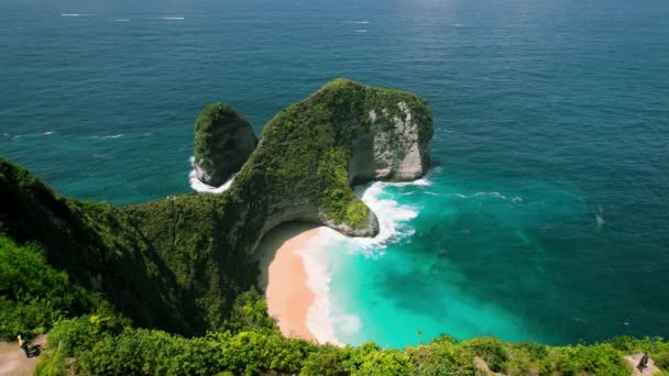 Aerial View Nusa Penida Kelingking Beach Bali Rock Shape Rex — Stock Video