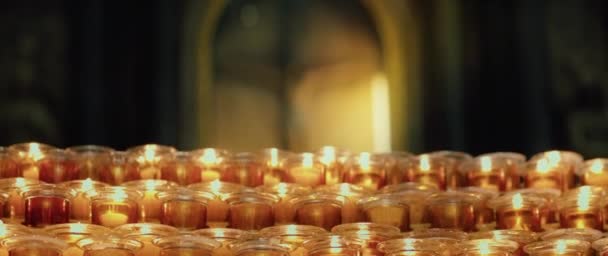 Κάψιμο Κεριών Στην Εκκλησία Ορθόδοξος Σταυρός Σταύρωση Του Ιησού Χριστού — Αρχείο Βίντεο