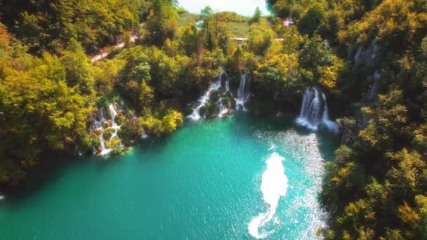 Smal Vandringsled Plitvicesjöarnas Nationalpark Kroatien Bergslandskap Med Många Vattendrag Och — Stockvideo