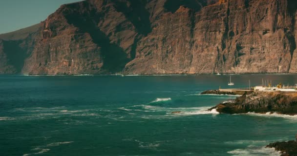 Stormachtige Oceaan Crash Rotsachtige Vulkanische Kust Tenerife Canarische Eilanden Zeegolven — Stockvideo