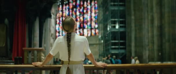 Turista Városnézés Katedrális Templom Felnőtt Lány Társaik Történelmi Építészet Vándorló — Stock videók