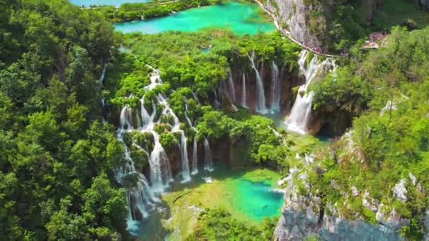 Emberek Túráznak Szűk Ösvényen Plitvicei Tavak Nemzeti Park Horvátország Hegyi — Stock videók