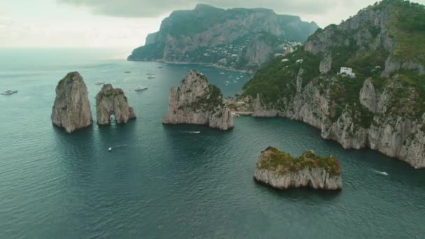 Природная Красота Побережья Капри Средиземного Моря Воздух Вид Прогулочные Катера — стоковое видео