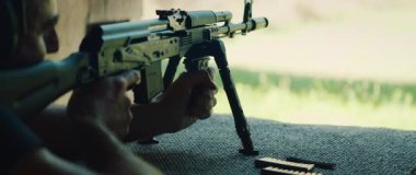 Atış poligonunda atış pozisyonu açık..