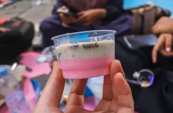 Stock image vanilla and strawberry pudding with biscuit crumbs in mini cup isolated on pink background