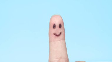 fingers with happy faces like family or friends, fingers with smiling emojis, fingers with faces clipart