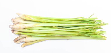 Taze limon otu ya da beyaz arka planda izole edilmiş Cymbopogon. Baharat ya da bitkisel ilaç olarak limon otu koleksiyonu.