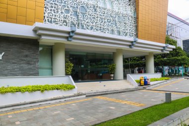 Endonezya - 5 Aralık. 2024: Yogyakarta Devlet Üniversitesi (UNY) dijital kütüphanesi. Günlük koleksiyonu, e-kitap veya tez aramak isteyen öğrenciler için dijital kütüphane