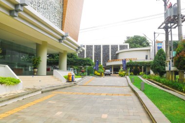 Endonezya - 5 Aralık. 2024: Yogyakarta Devlet Üniversitesi (UNY) dijital kütüphanesi. Günlük koleksiyonu, e-kitap veya tez aramak isteyen öğrenciler için dijital kütüphane