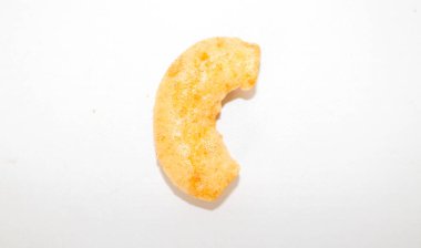 Kızarmış makarna beyaz arka planda izole edilmiş. Endonezya 'da kızarmış makarna.