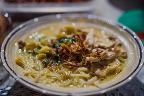 Bir kase çok lüks soto.